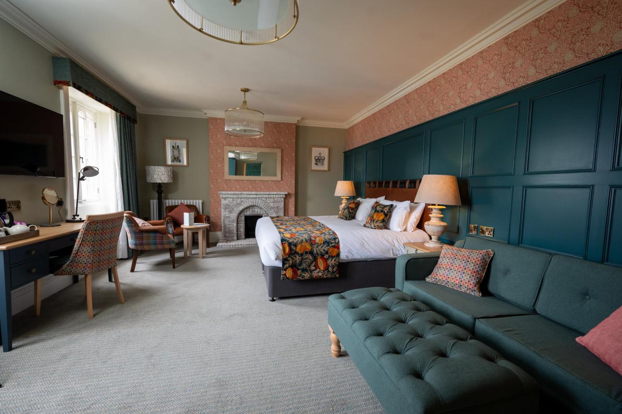 The Royal By Chef & Brewer Collection Hotel 4*